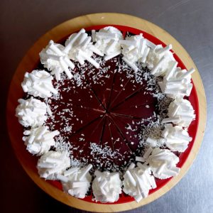 Bezlepková bezmliečna vegánska šťavnatá kokosová čokoládová torta